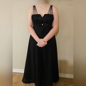 Vintage 90s Y2K Long Black Semi-Formal Dress With Floral & Bow Detail Size 10/12